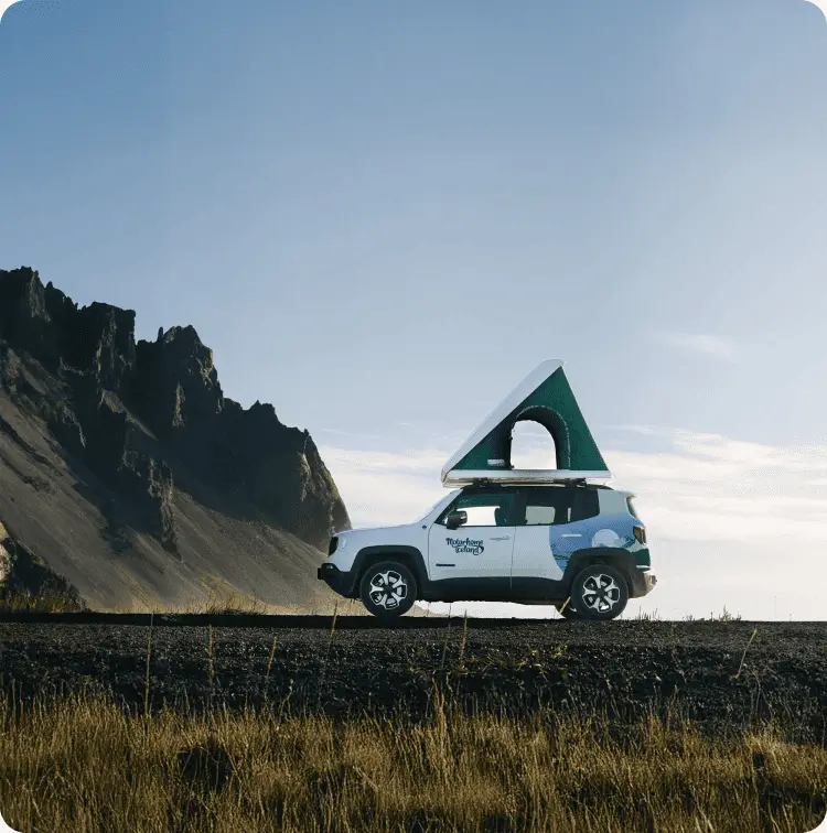 Mietfahrzeug mit Dachzelt in Island